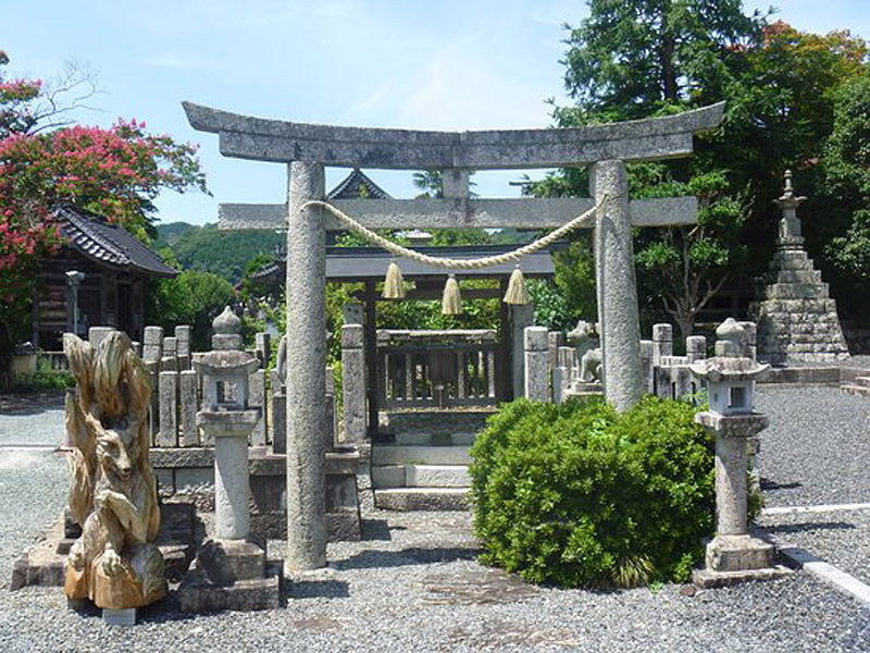 化生寺（鎮守として殺生石を祀っています）